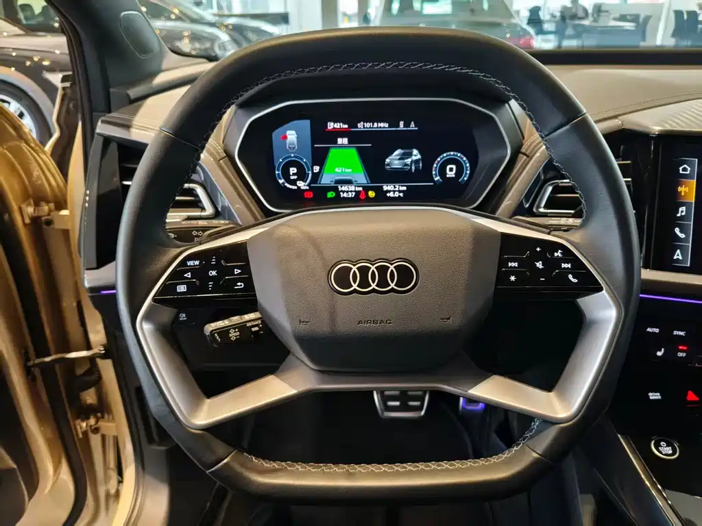 AUDI Q4 E TRON