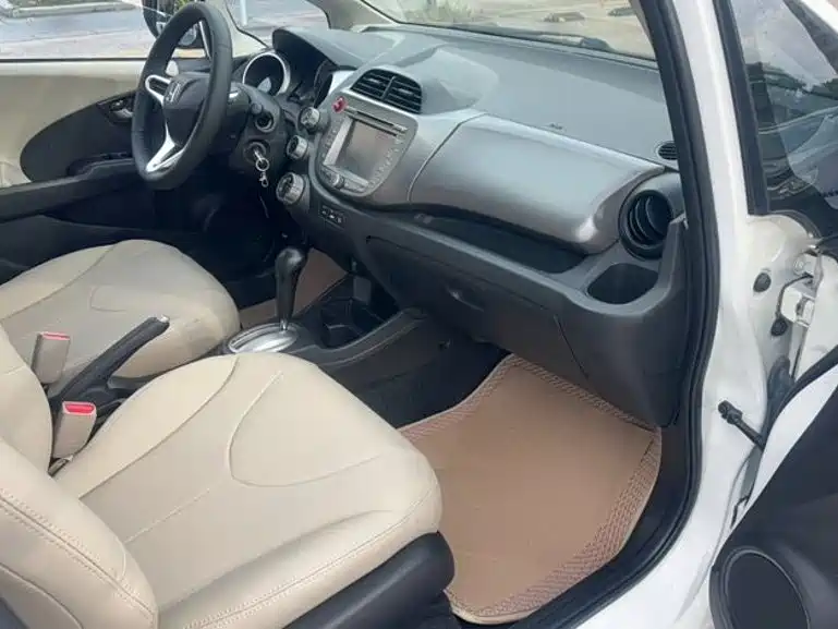 Honda Fit — миниатюра 8
