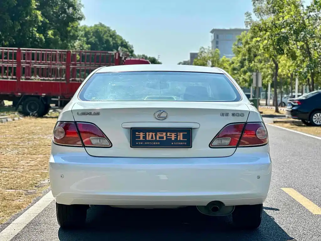 Lexus ES — миниатюра 6