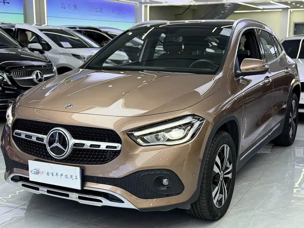 MERCEDES-BENZ GLA