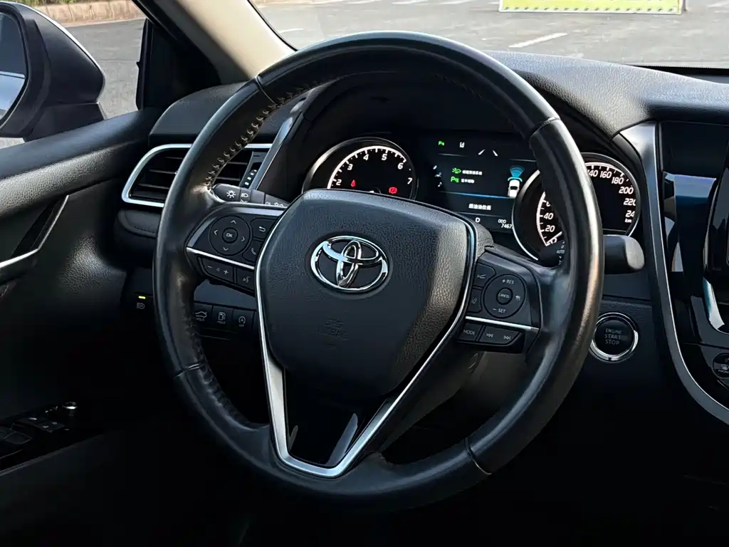 Toyota Camry — миниатюра 12