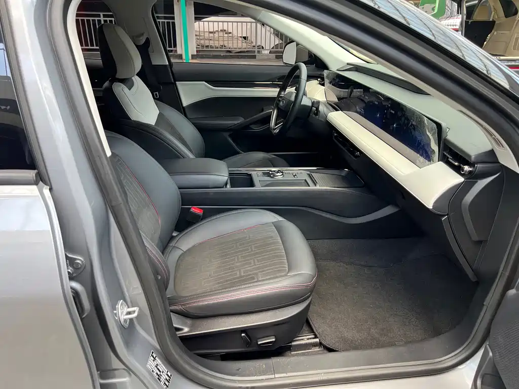 Ford Mondeo — миниатюра 6
