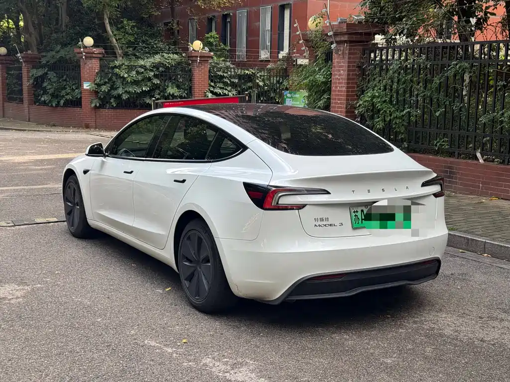 Tesla Model 3 — миниатюра 8
