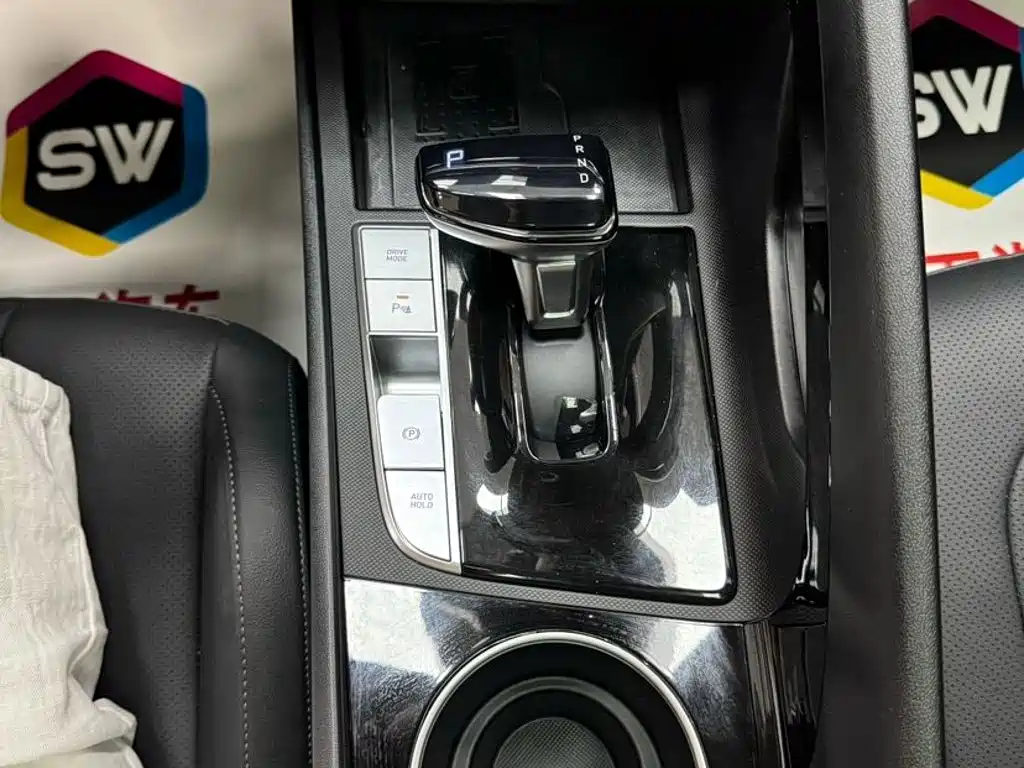 Hyundai Elantra — миниатюра 12