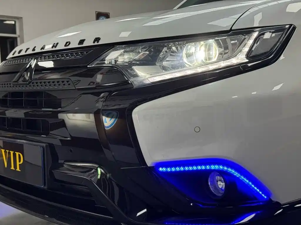 Mitsubishi Outlander — миниатюра 21