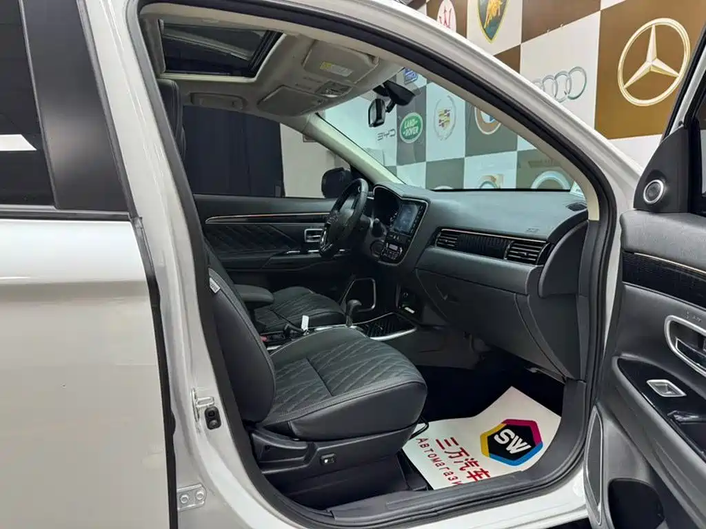 Mitsubishi Outlander — миниатюра 9