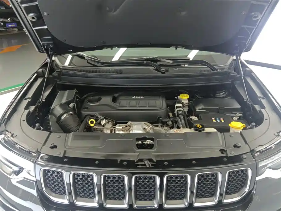 JEEP GRAND COMMANDER