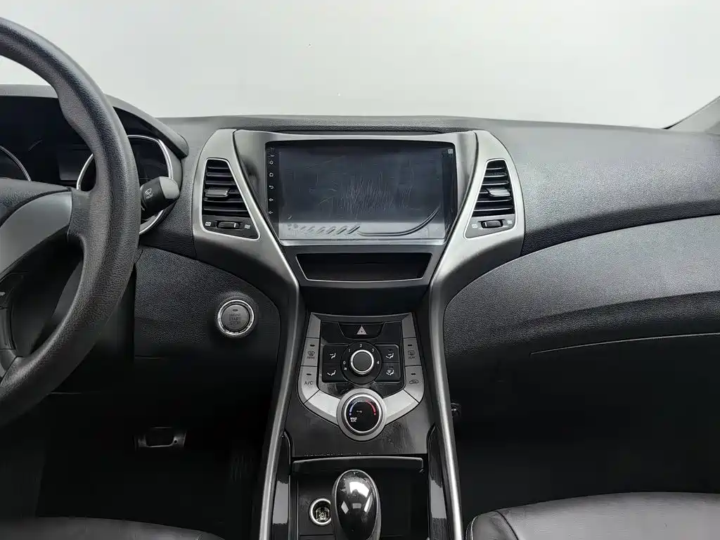 Hyundai Elantra Langdong — миниатюра 12
