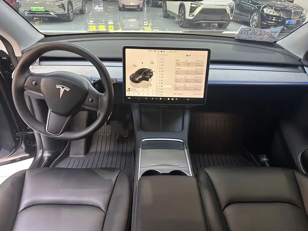 TESLA MODEL Y