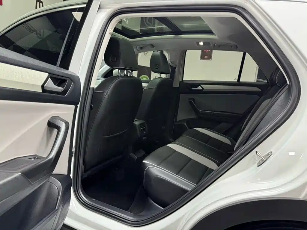 Volkswagen T-Roc — миниатюра 8