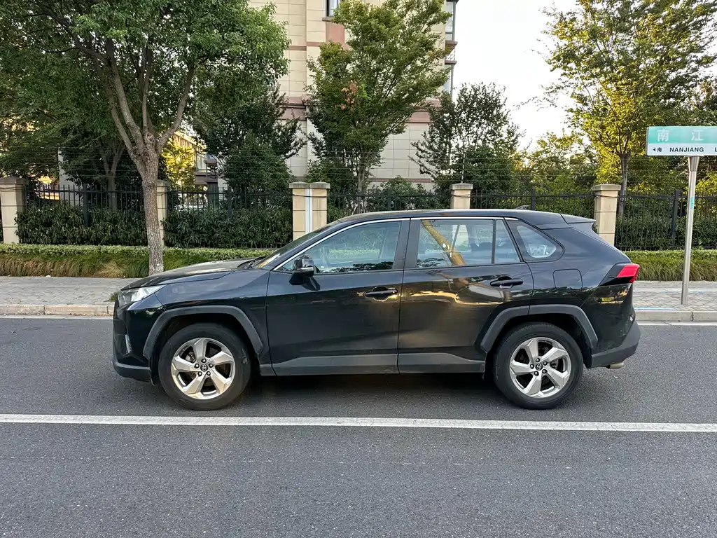 TOYOTA RAV4 RONGFANG