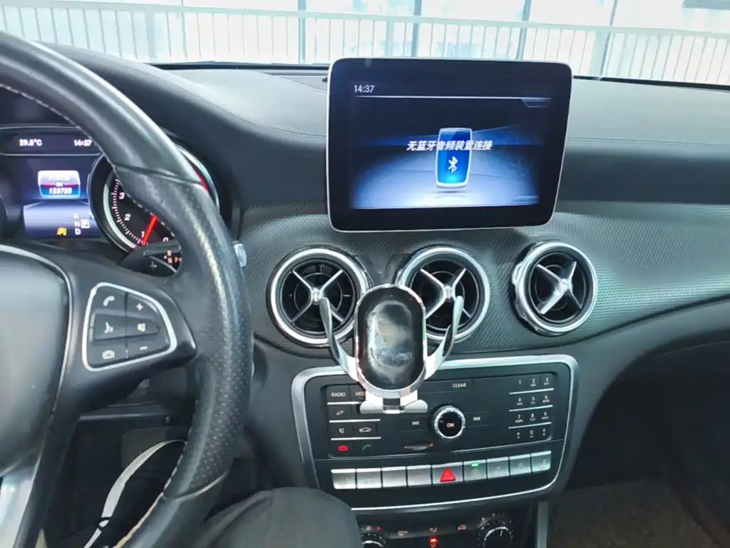 Mercedes-Benz GLA — миниатюра 13