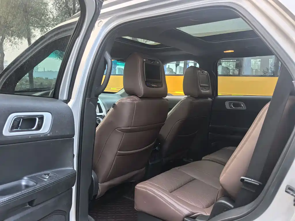 Ford Explorer (Import) — миниатюра 8