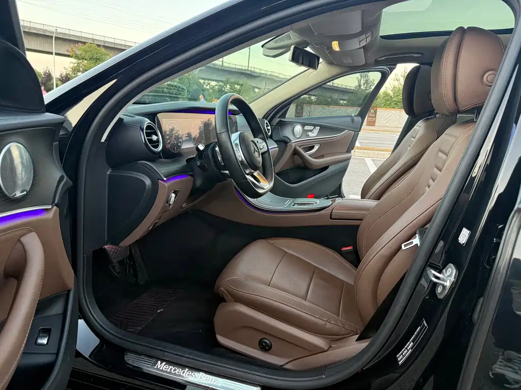 Mercedes-Benz E-Class — миниатюра 9