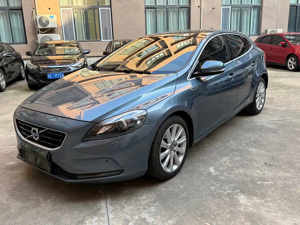 Купить Volvo V40