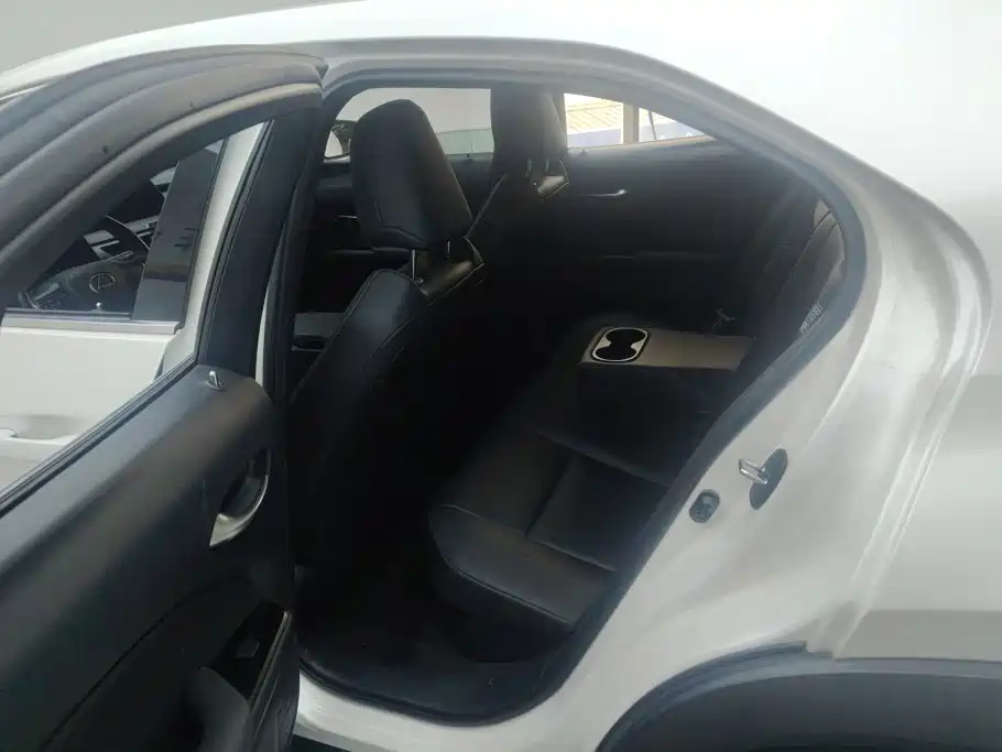 Lexus UX — миниатюра 11