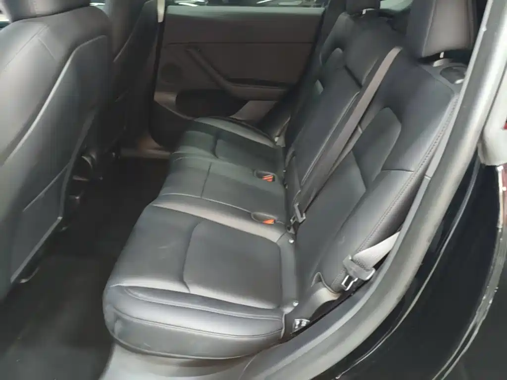 Tesla Model Y — миниатюра 17