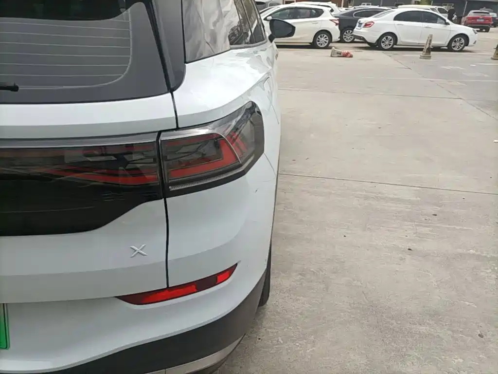Volkswagen ID.6 X — миниатюра 8