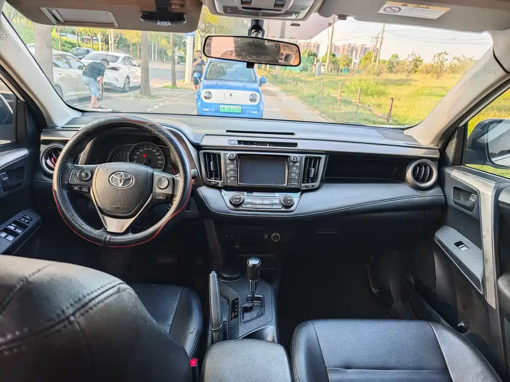 Toyota RAV4 — миниатюра 4