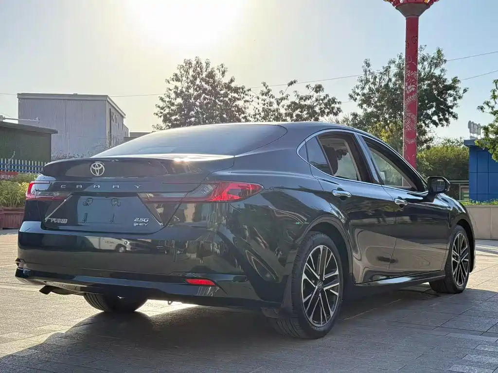 Toyota Camry — миниатюра 9