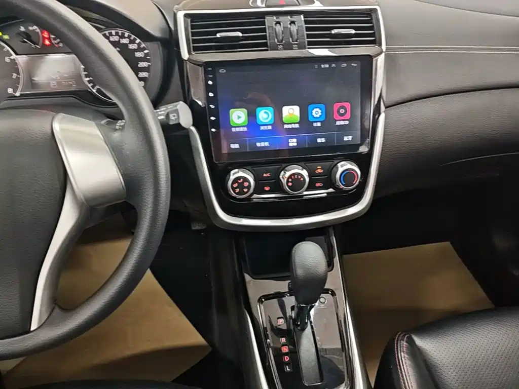 Nissan Tiida — миниатюра 13
