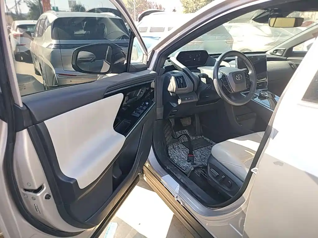 Toyota bZ4X — миниатюра 16
