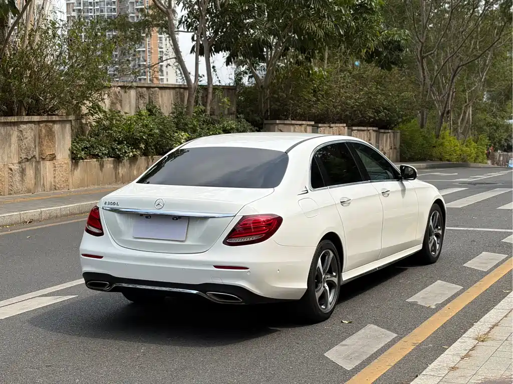 Mercedes-Benz E-Class — миниатюра 16