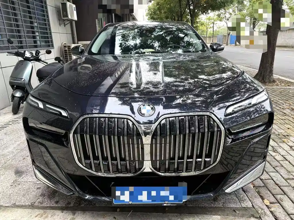 BMW 7 Series — миниатюра 2