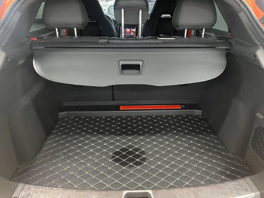 LYNK & CO. 02 HATCHBACK