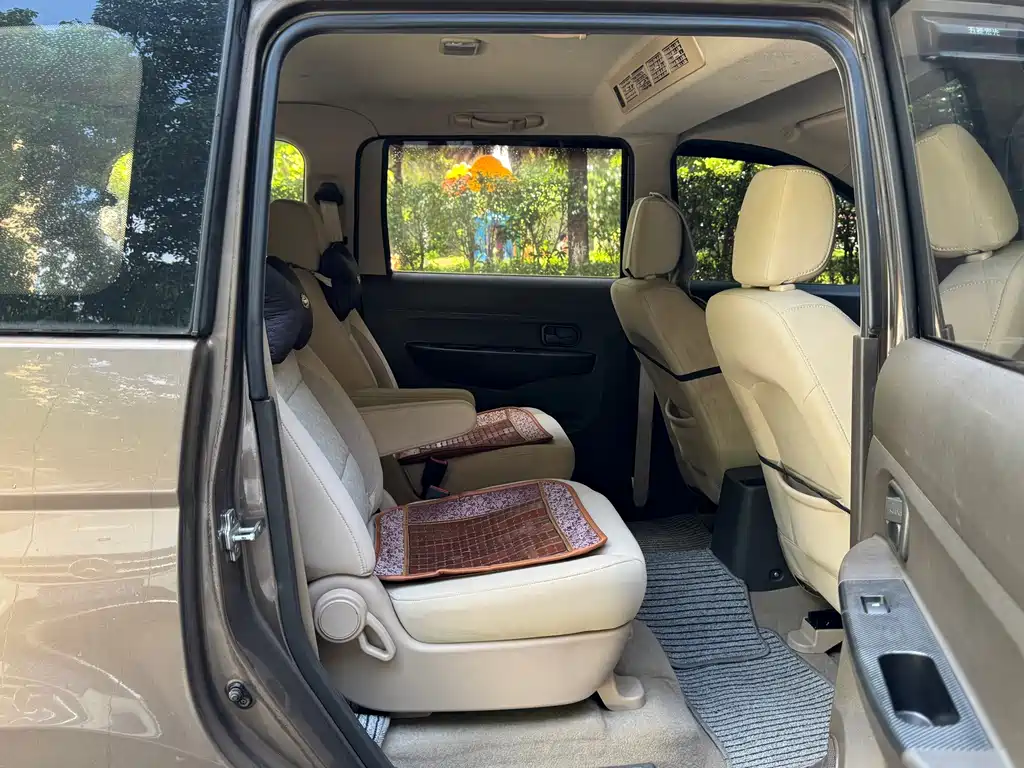 Wuling Hongguang — миниатюра 10