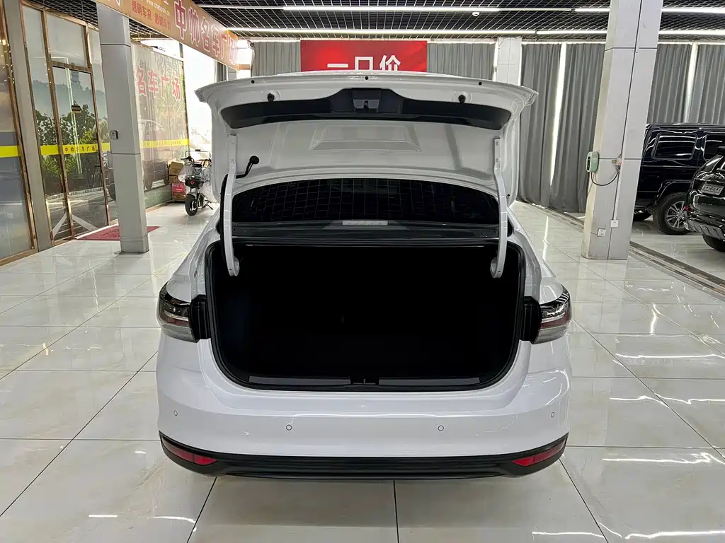 Volkswagen Lavida — миниатюра 8