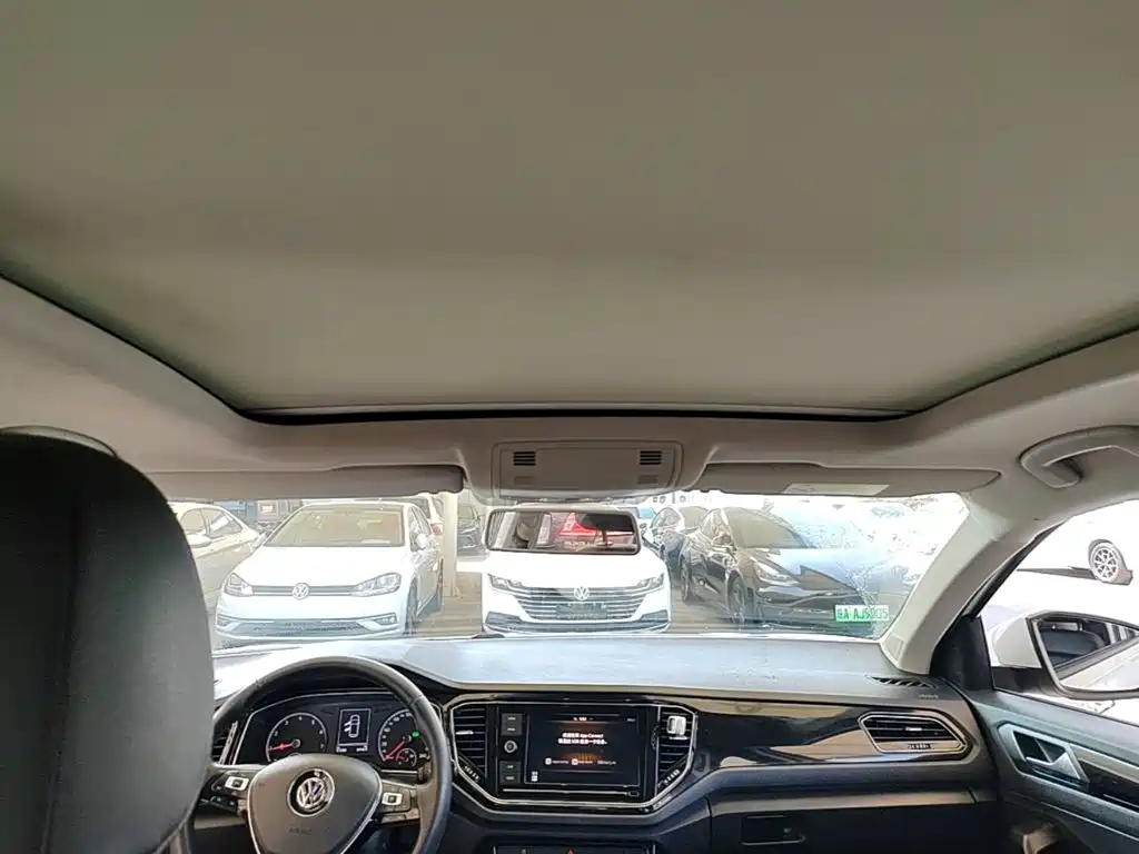 Volkswagen T-Roc — миниатюра 18
