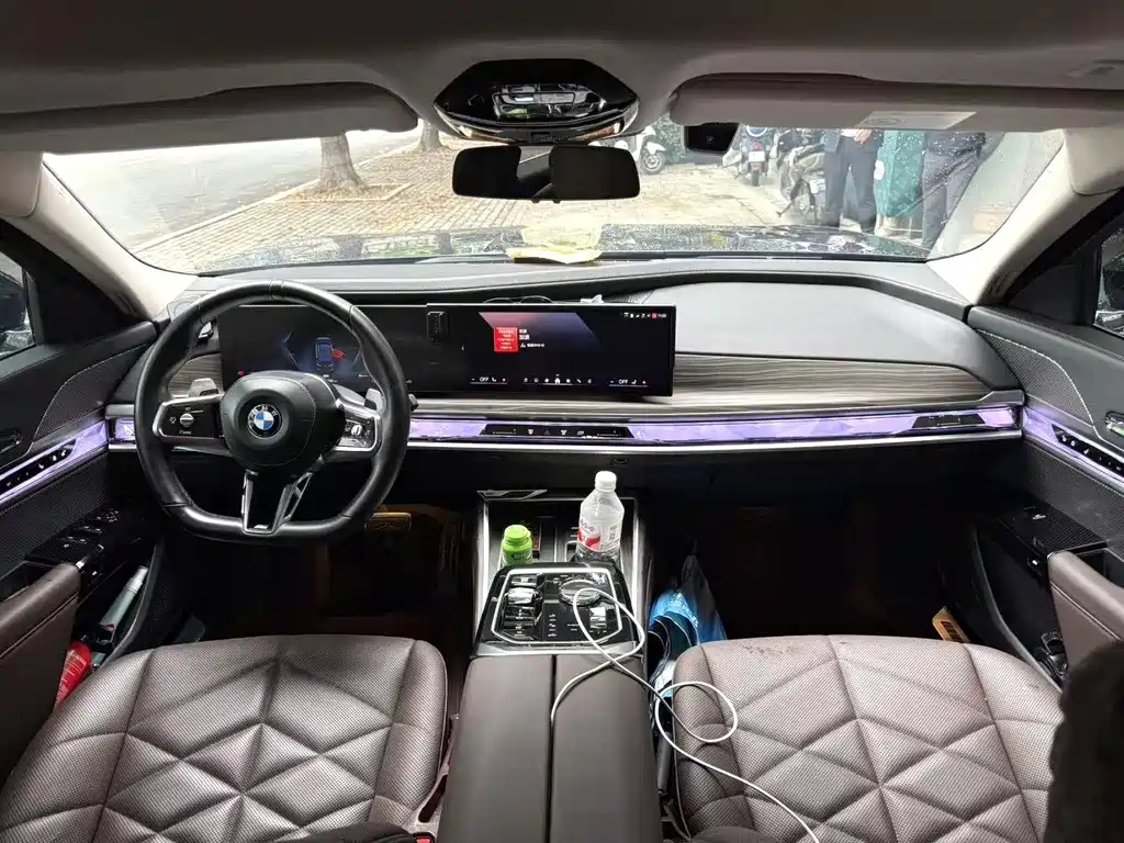 BMW 7 Series — миниатюра 5