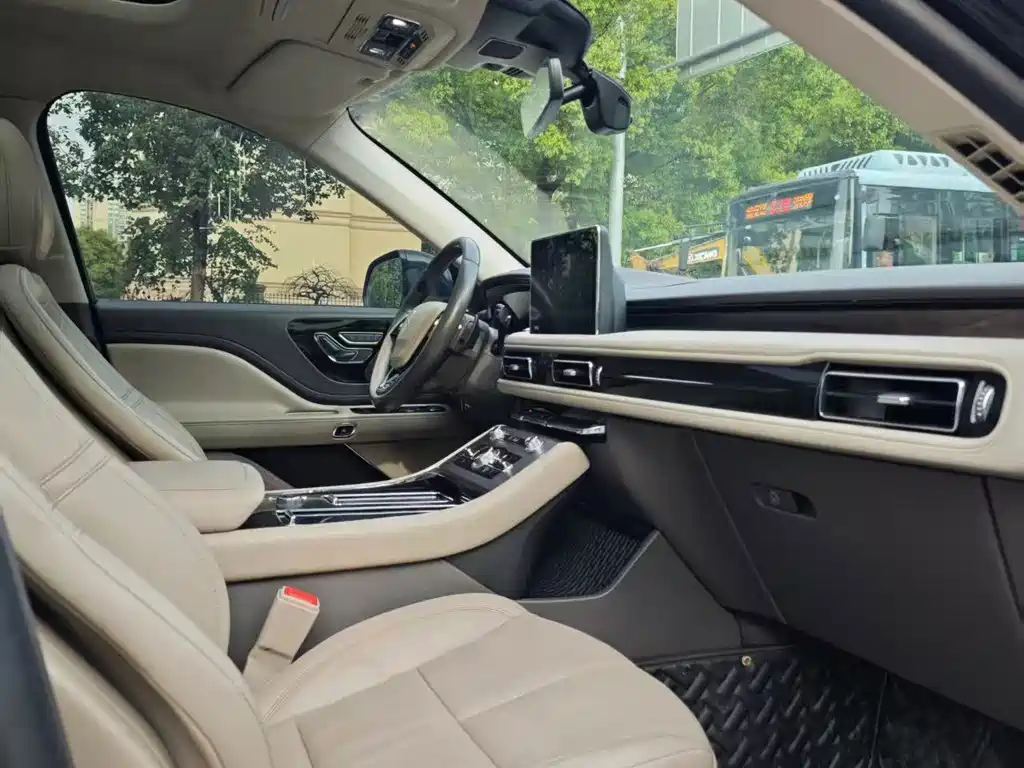 Lincoln Aviator — миниатюра 11