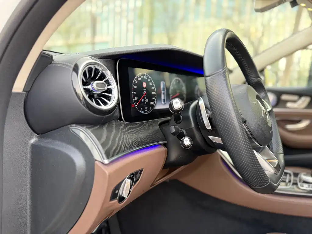 MERCEDES-BENZ E CLASS