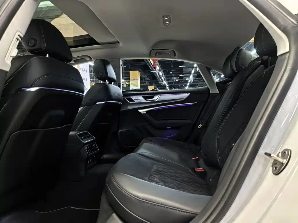 Audi A7L — миниатюра 12