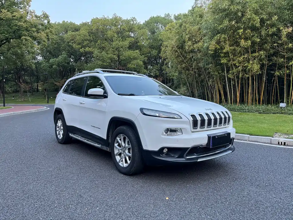 Jeep Cherokee — миниатюра 3