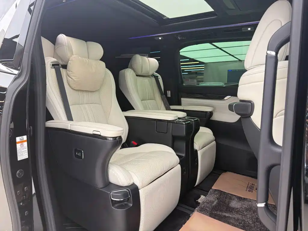Lexus LM 300h 7-seat Elegant Elegant Edition, фото 13
