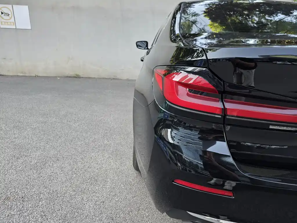 BMW 5 Series — миниатюра 34