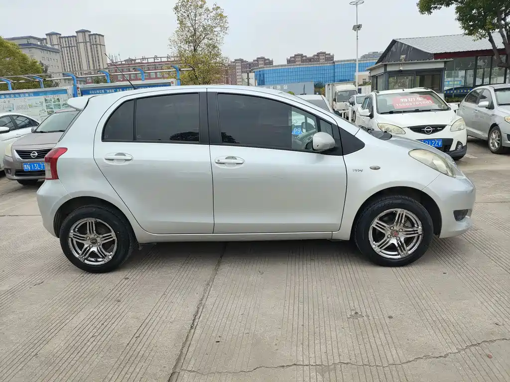 Toyota Yaris — миниатюра 4