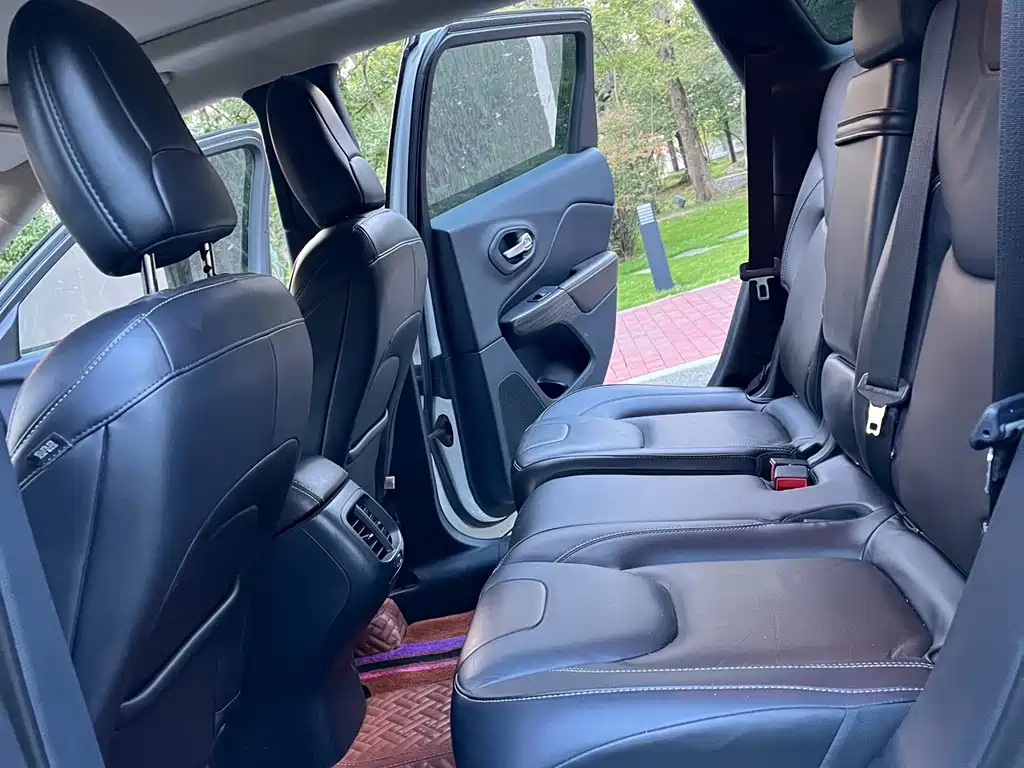 Jeep Cherokee — миниатюра 10