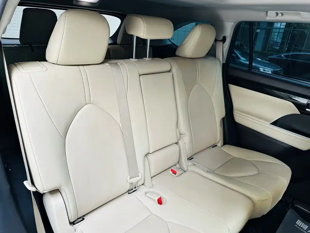 Toyota Highlander 2022 2.5L Luxury 7 мест