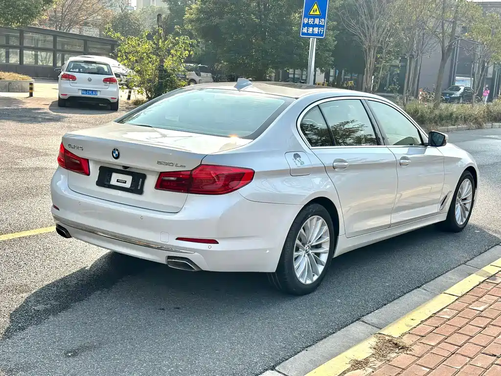 BMW 5 Series New Energy — миниатюра 12