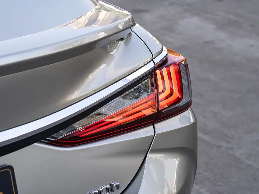 Lexus ES — миниатюра 7