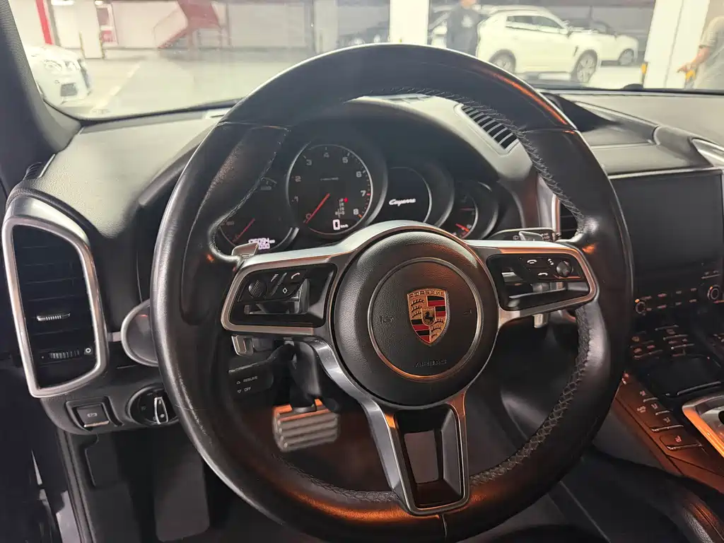 Porsche Cayenne — миниатюра 5