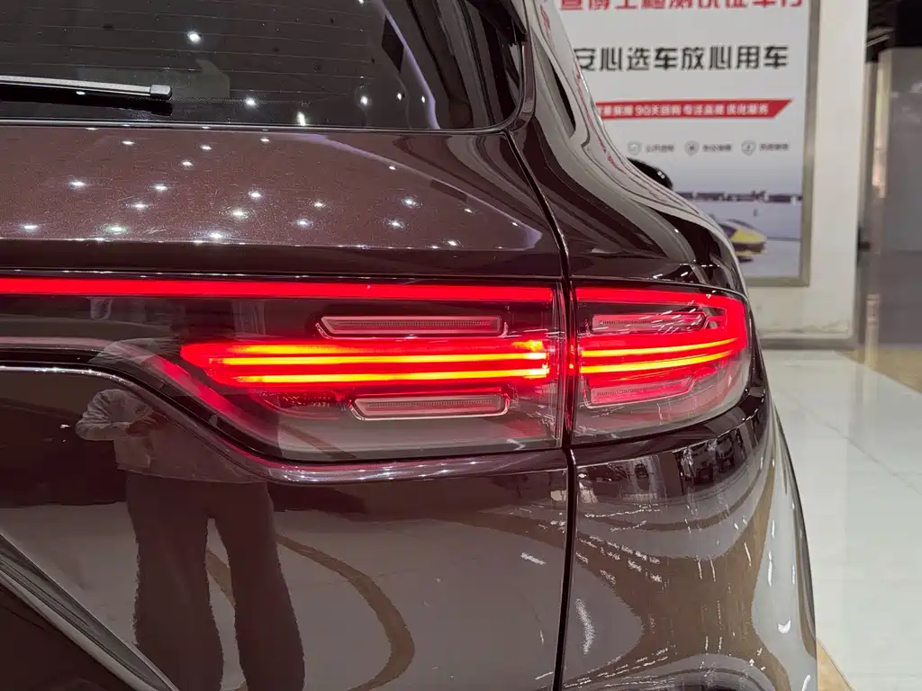 Porsche Cayenne — миниатюра 9