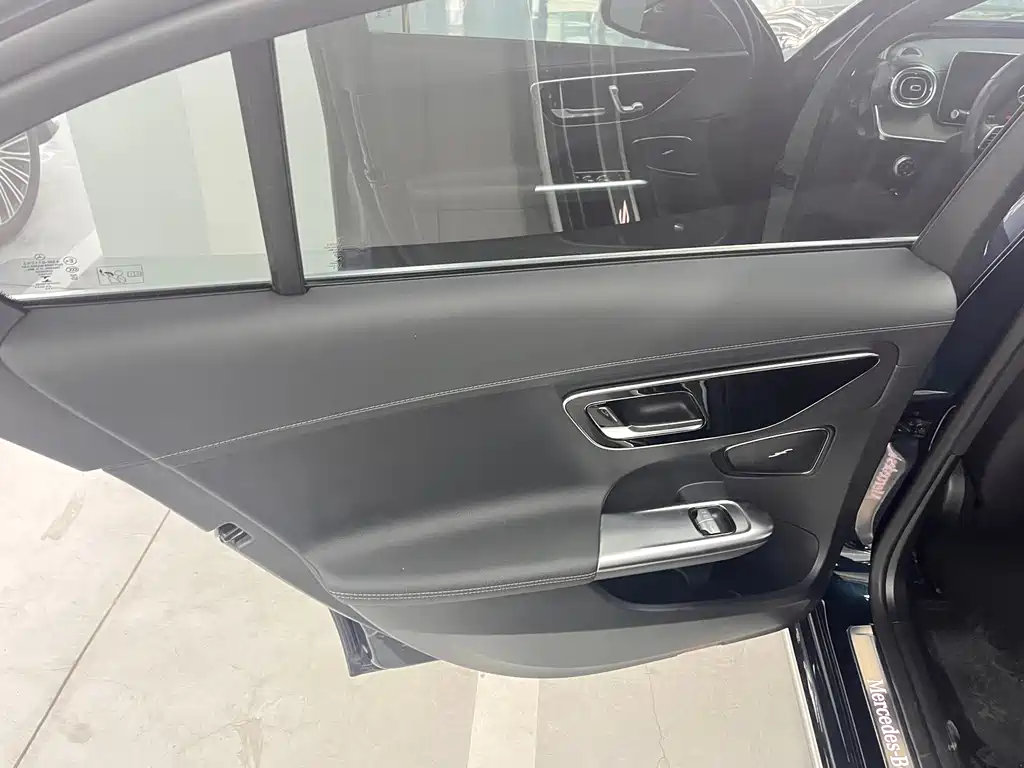 Mercedes-Benz C-Class — миниатюра 9