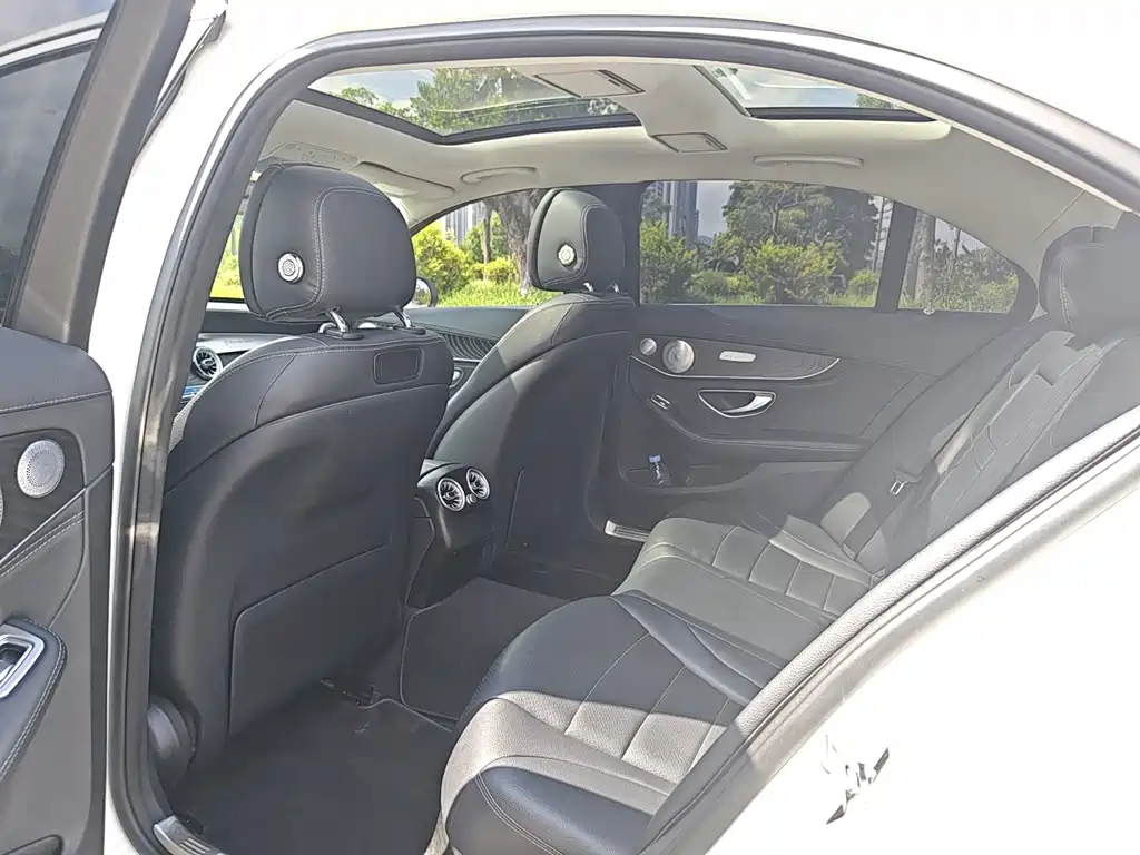 Mercedes-Benz C-Class — миниатюра 8