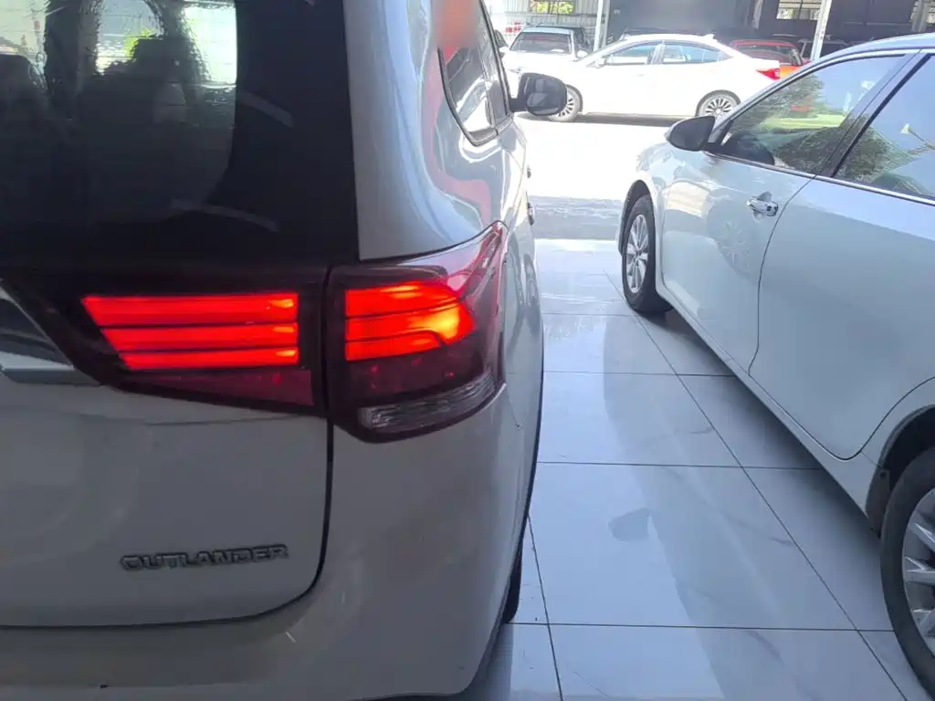 Mitsubishi Outlander — миниатюра 8