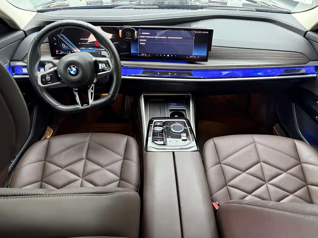 BMW 7 Series — миниатюра 10